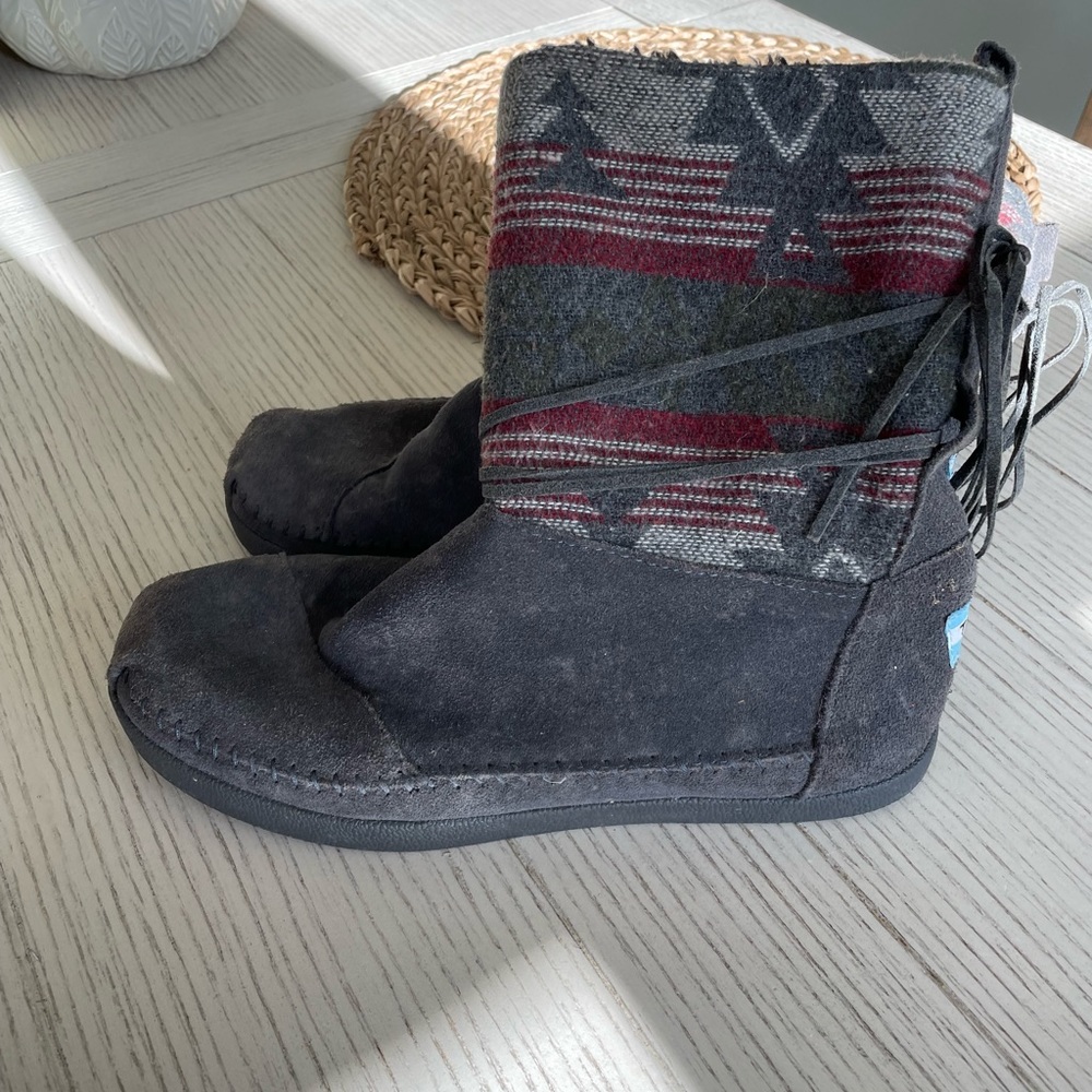 TOMS Boots - size 8.5